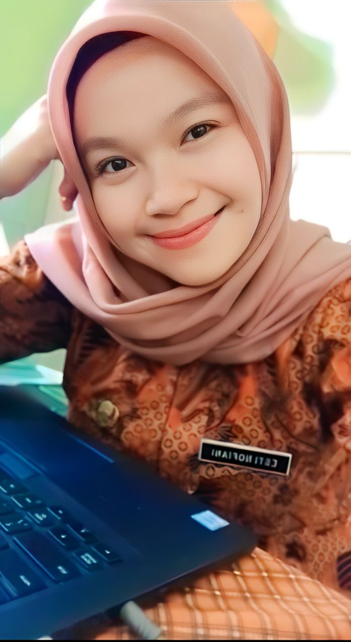 <center><br>ESTI NOVIANI</center>